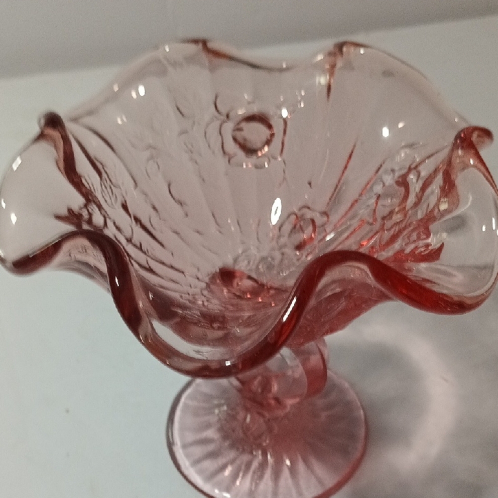 Vintage Fenton Colonial Pink Cabbage Rose Glass Heart Pedestal Bowl - Picture 2 of 8